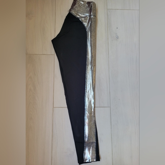 Noli Tempo Leggings Size Small Black and Silver *NWOT* - Picture 6 of 6